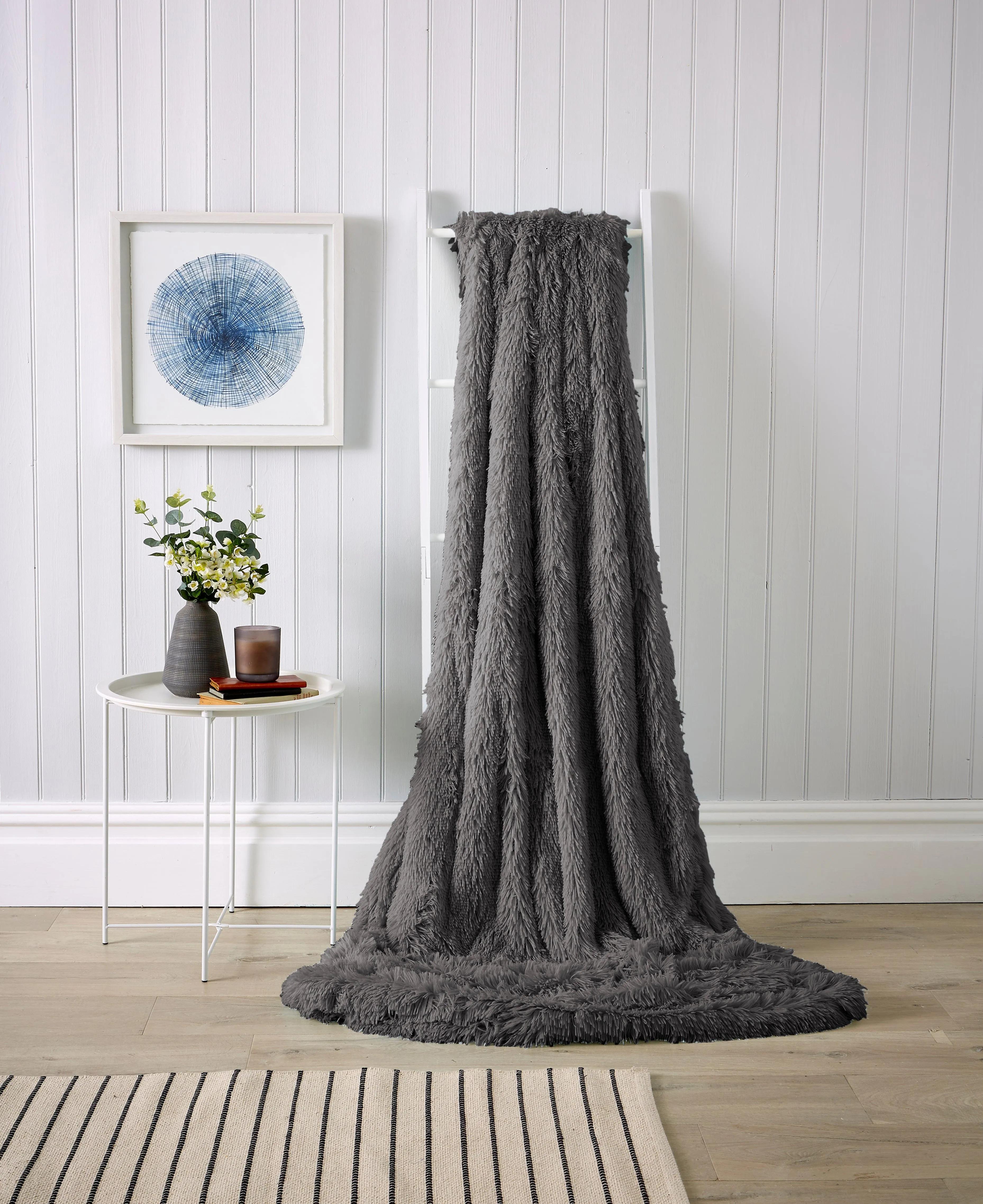 Oversized Chunky Soft Fleece Blanket Fluffy Faux Fur Throw Blanket for Bed and Sofa in Calming Colours by OLIVIA ROCCO